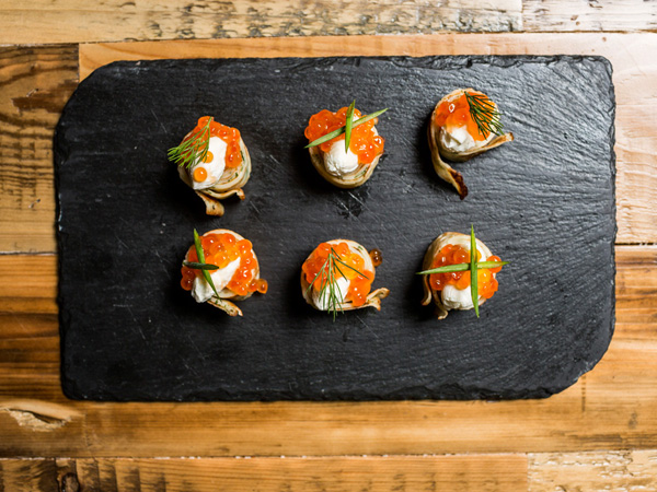 Рулетики из блинов с икрой и сливочным сыром